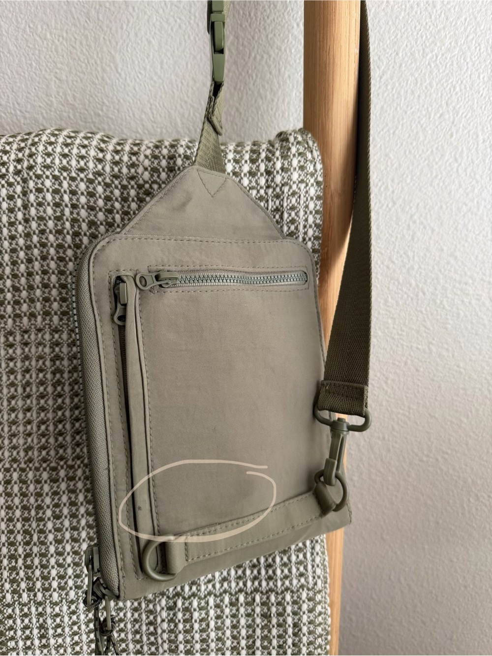 Beis Sport Sling Crossbody - Picture 3 of 7